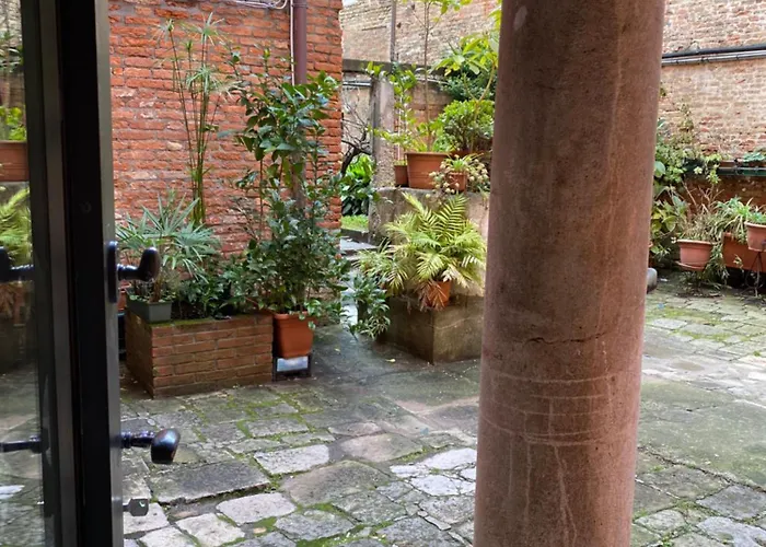 Dimora Boscolo, Zona Castello *